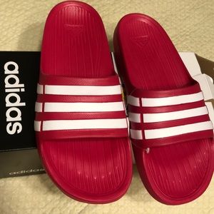 Adidas duramo slide k size 6 new with tags and box NWT Adidas duramo slide k size 6 new with tags and box NWT